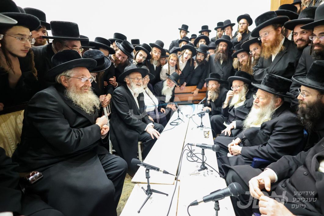 ניחום אבלים ביי בני כ"ק אדמו"ר מביאלא זצוק"ל - חלק א