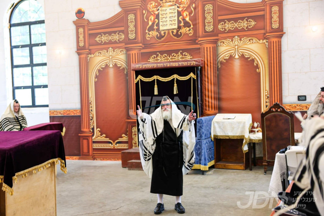 האדמו"ר מוויזניץ באזוכט אין ניו יארק צו וויילן שב"ק בצל גיסו האדמו"ר מסקווירא
