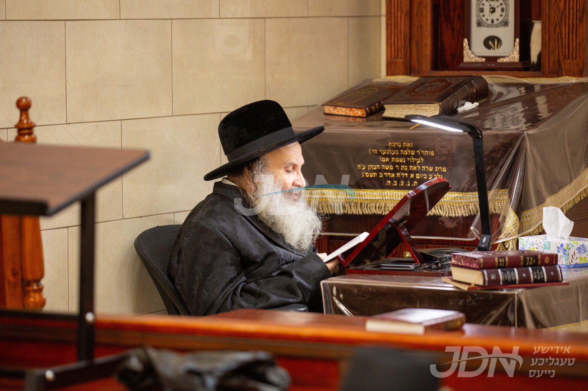 תשעה באב ביי אדמו&quot;רים און רבנים אין בארא פארק - חלק א