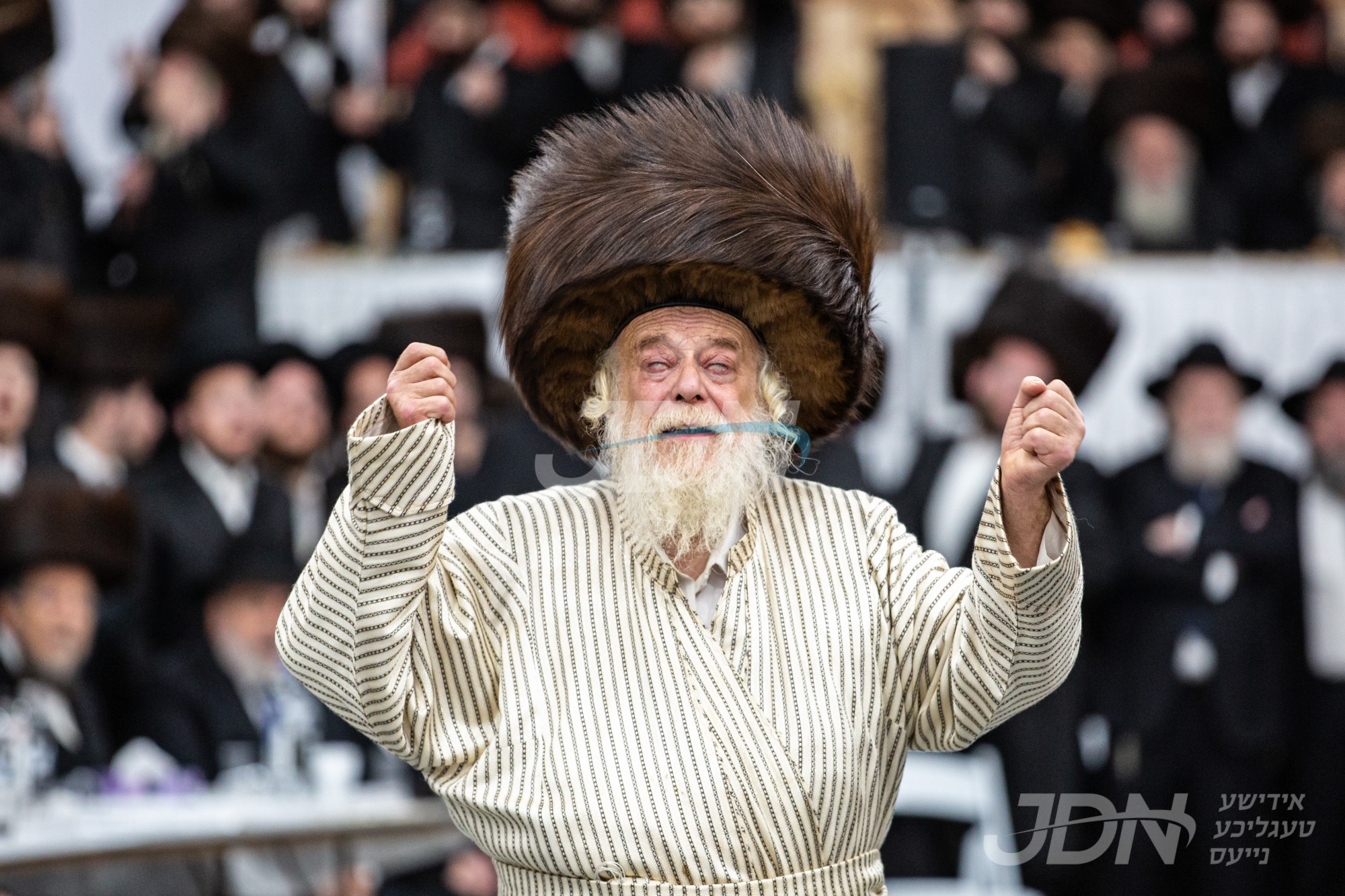 שמחת החתונה פון אן אייניקל פון האדמו&quot;ר מתולדות אהרן אין בארא פארק