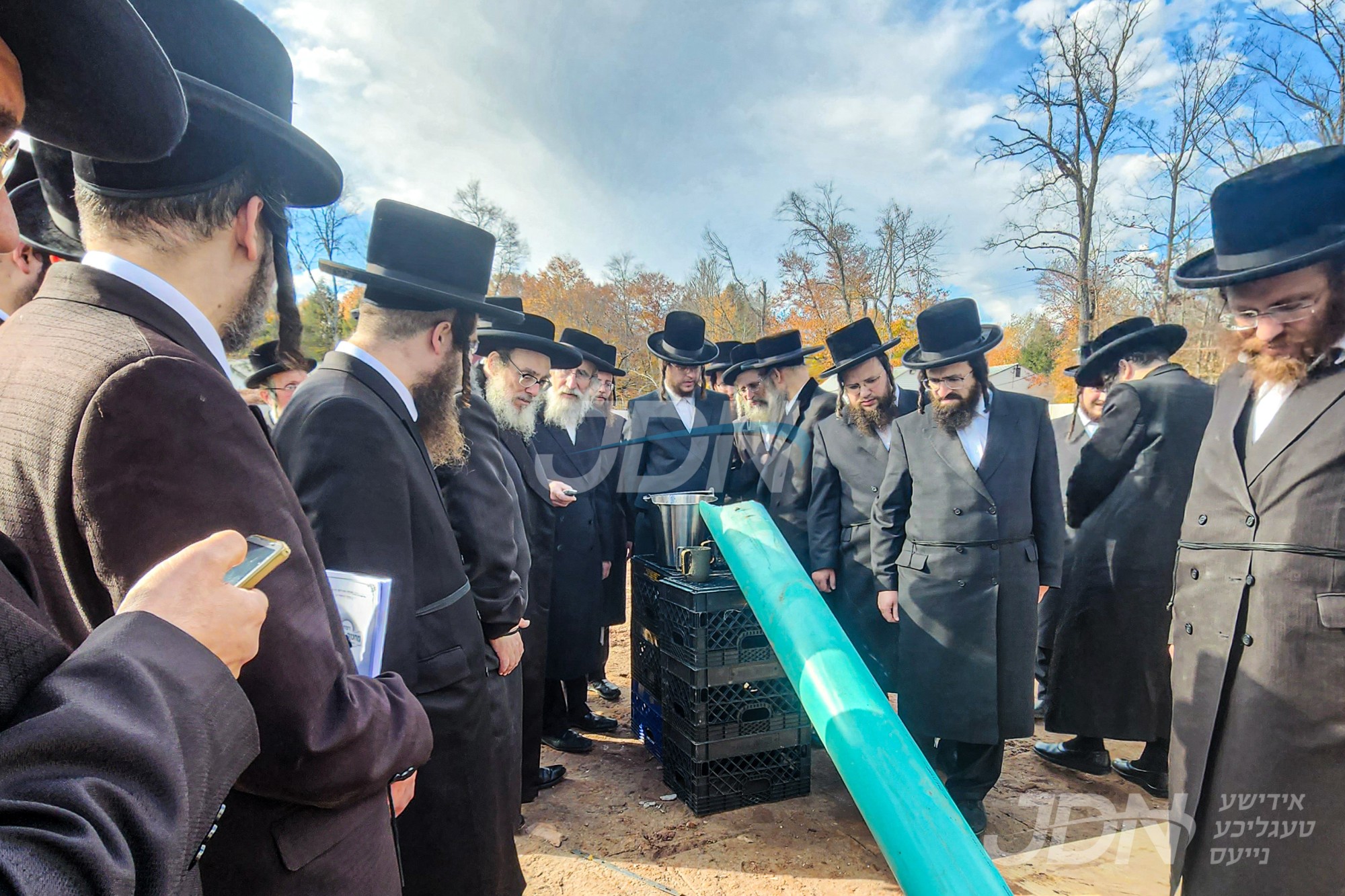 הנחת אבן הפינה פארן נייעם ביהמ&quot;ד אין מחנה קהילת יעקב פאפא