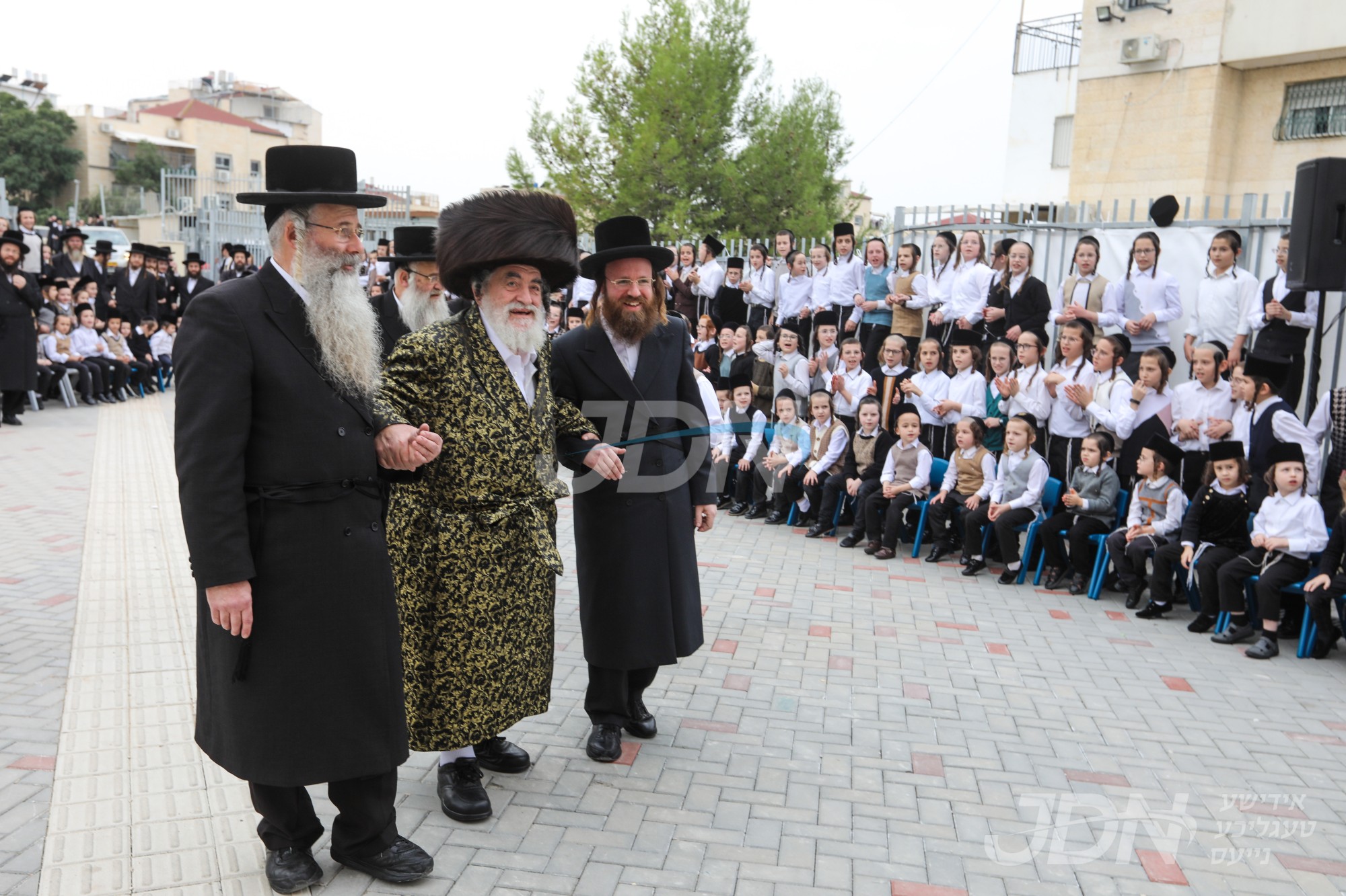 מעמד קביעת מזוזה און חנוכת הבית אין תלמוד תורה וויזניץ אין בית שמש