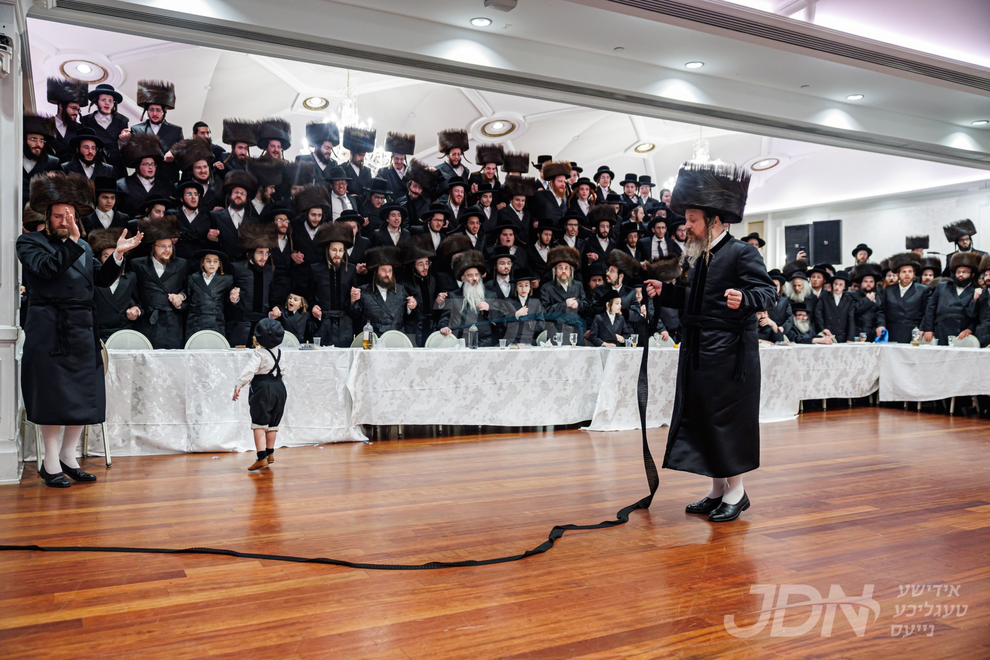 שמחת החתונה פון החתן בן האדמו&quot;ר מווערדאן פון ב&quot;פ חתן אבד&quot;ק יעמרינג מיט הכלה בת הגה&quot;צ אבד&quot;ק מחנובקה בעלזא וויליאמסבורג