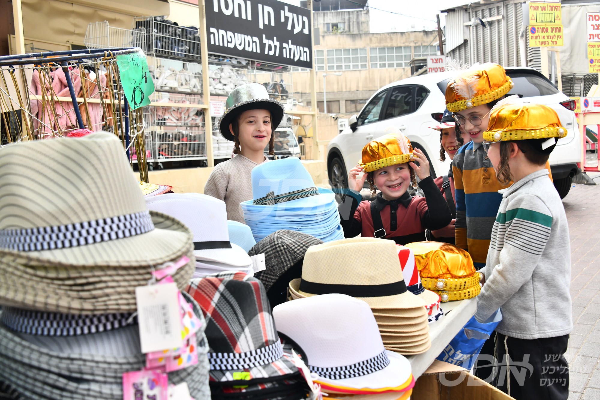 אידן אין בני ברק ביים זיך גרייטן צום יום טוב פורים