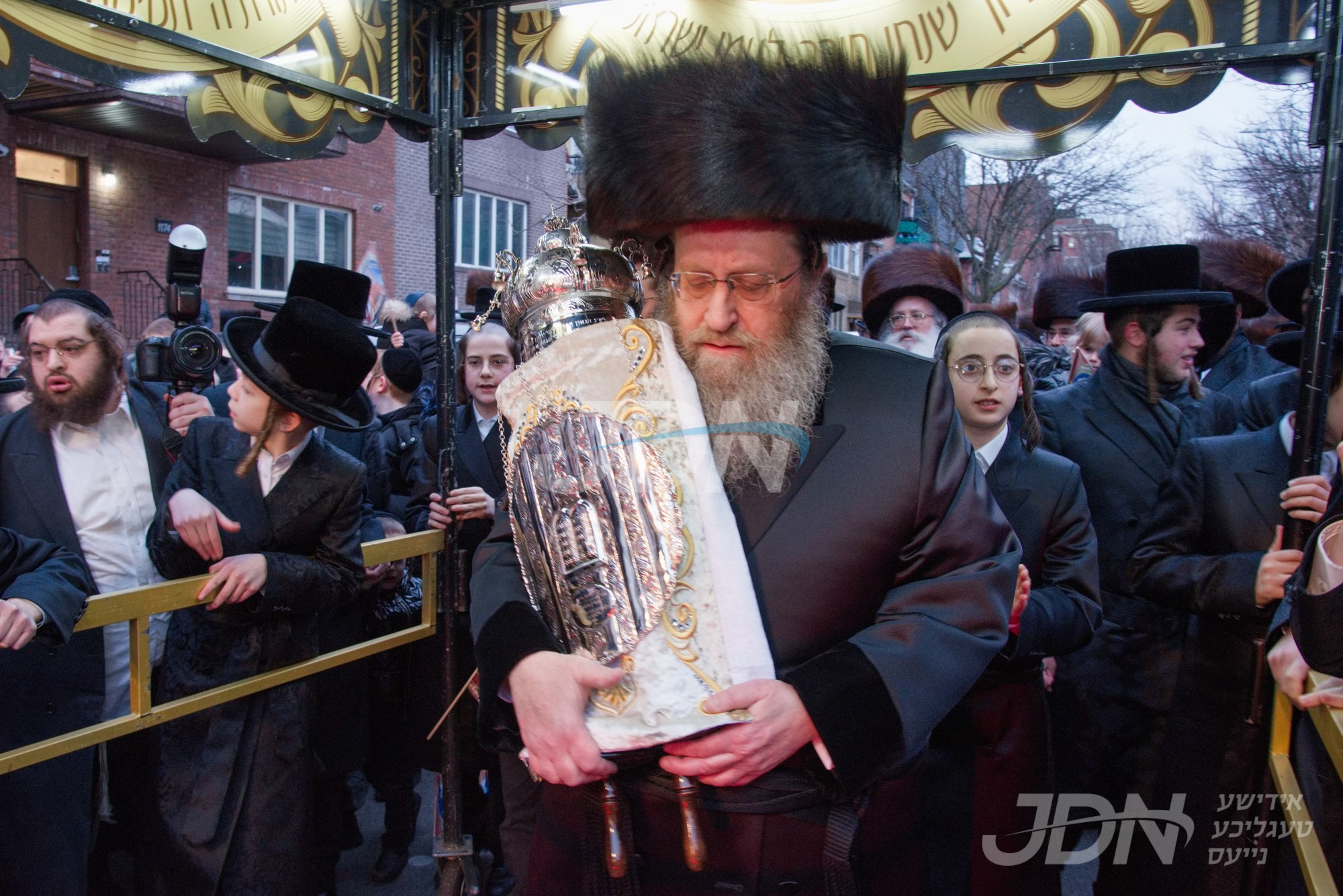 הכנסת ספר תורה צו ביהמ&quot;ד סאמבור אין בארא פארק