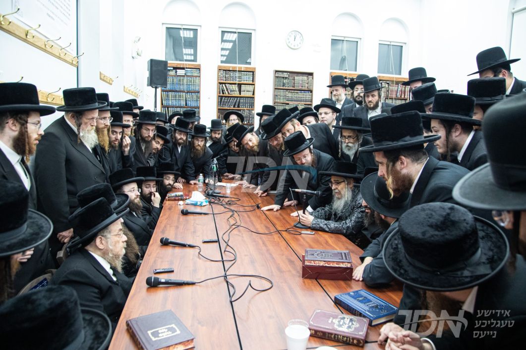 ניחום אבלים צום פטירה פון כ"ק אדמו"ר הרה"ק מקאסוב זצוק"ל - חלק ב'