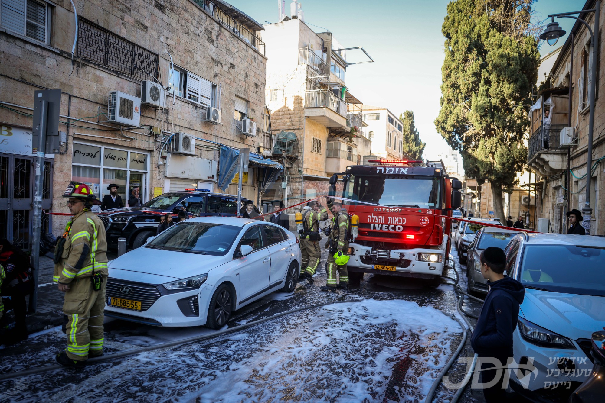 פייער אין ירושלימ&#039;ער סעמינאר - צענדליגע פארוואונדעטע