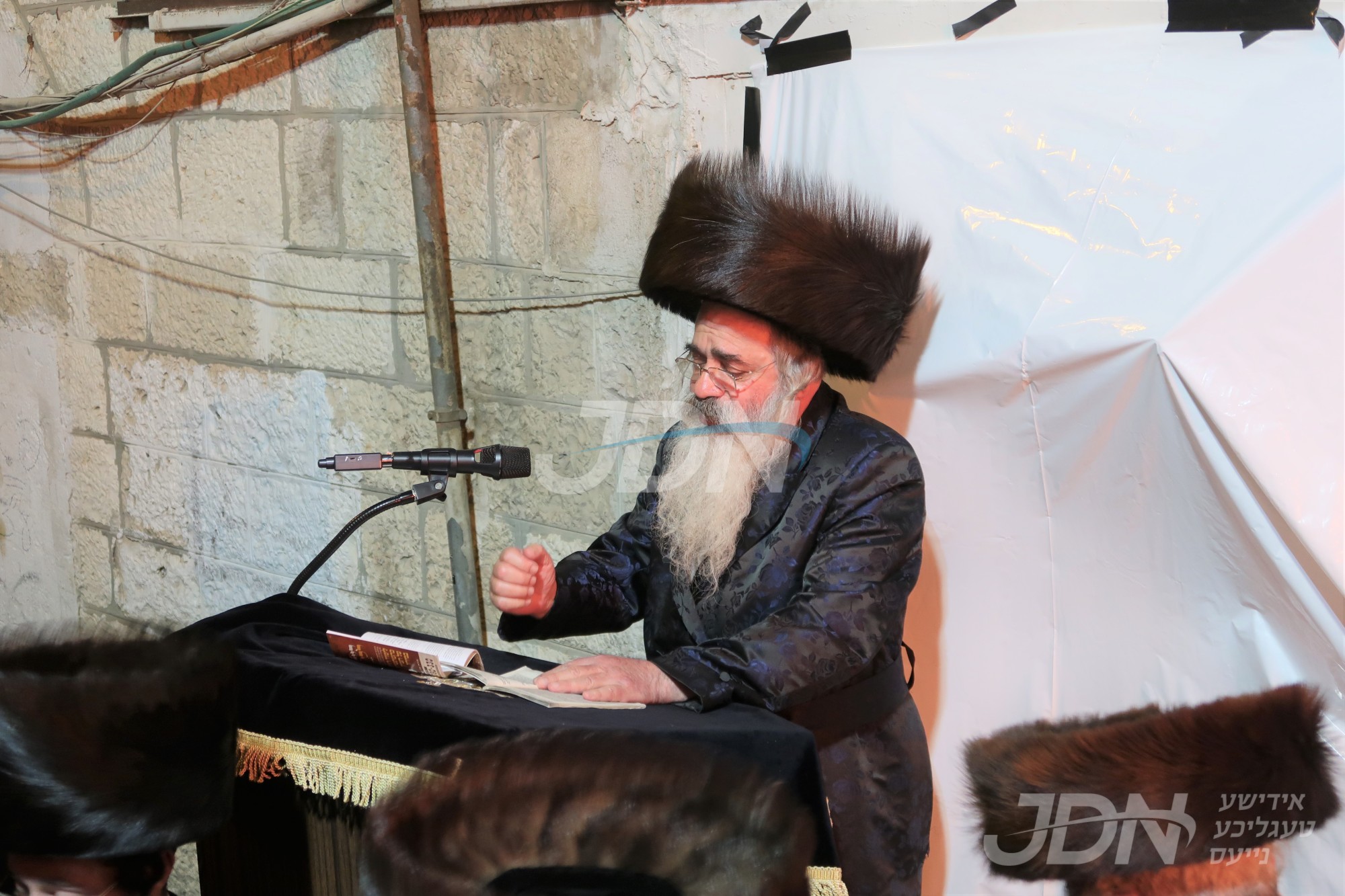 הדלקה ל&quot;ג בעומר אין חצר הקודש לעלוב ירושלים