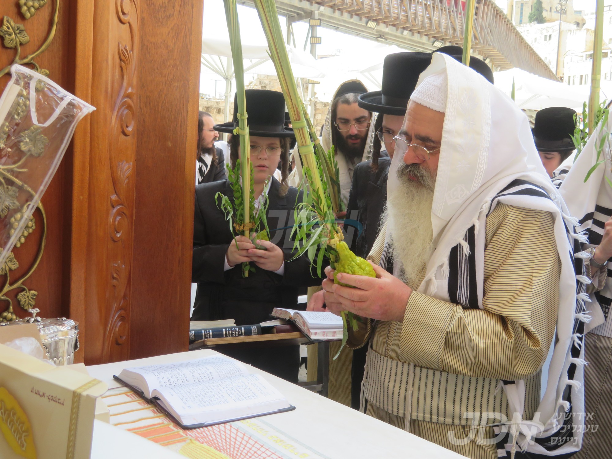 סוכות אין חצר הקודש לעלוב ירושלים