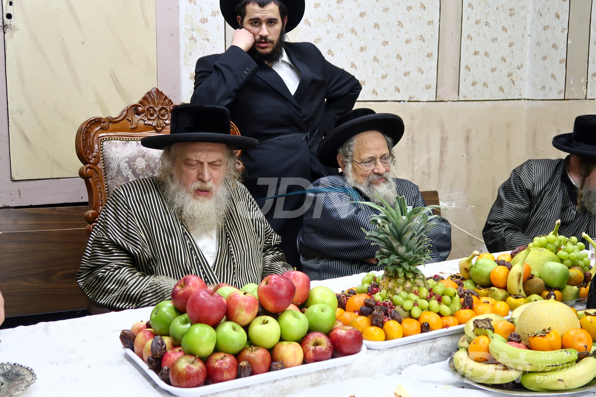 חמשה עשר בשבט אין מבקשי אמונה