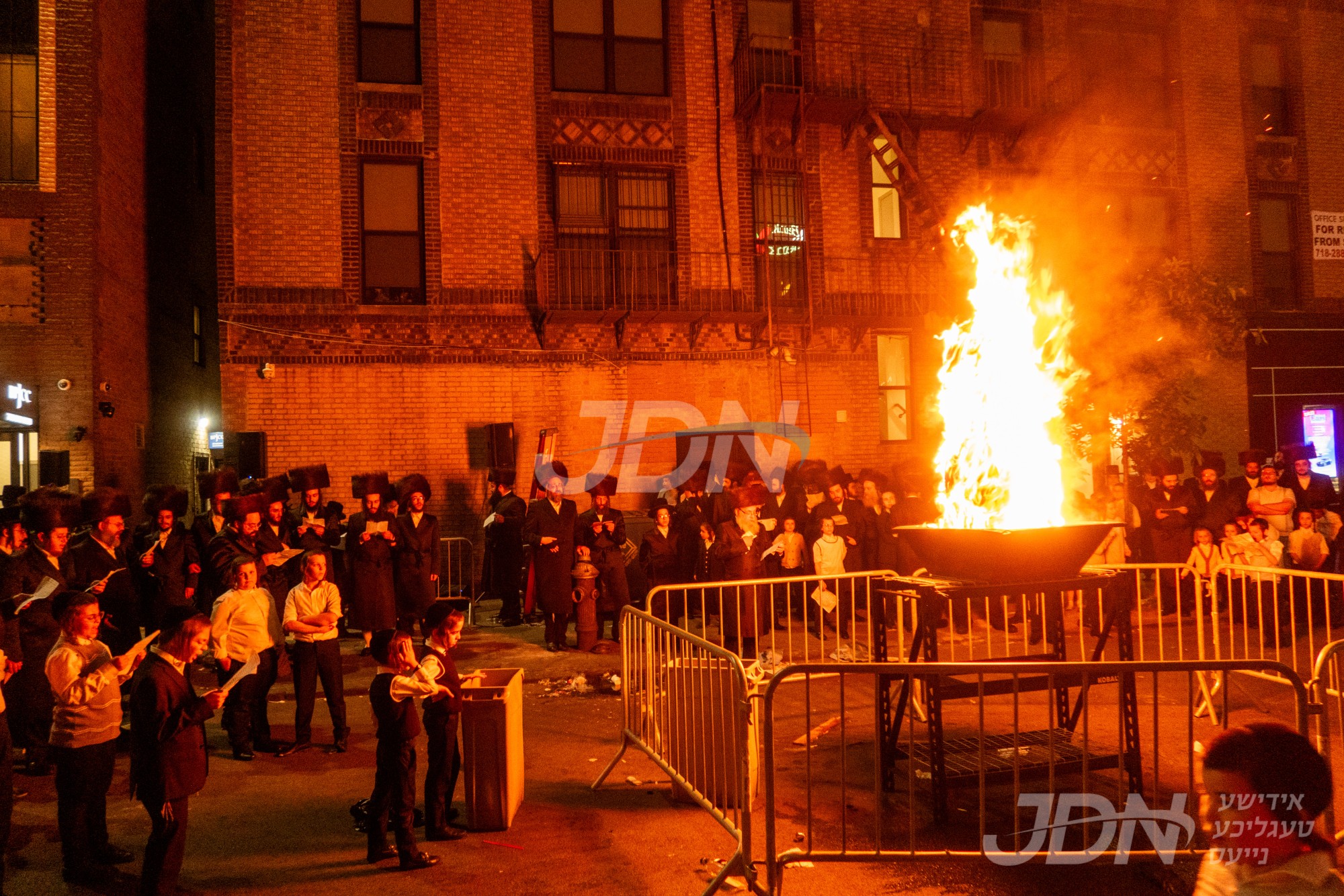 הדלקה ל&quot;ג בעומר אין קהילת סלאנים אין בארא פארק