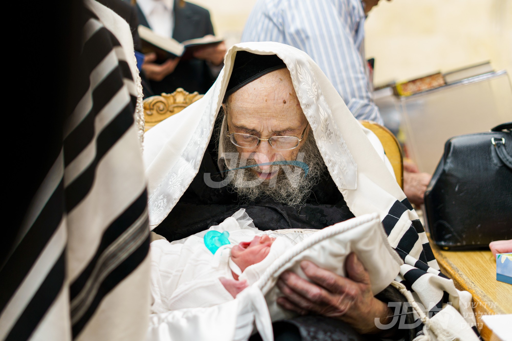 שמחת הברית פון אן אור אייניקל פון הגה&quot;צ רבי משה וואלפסאן אב&quot;ד אמונת ישראל