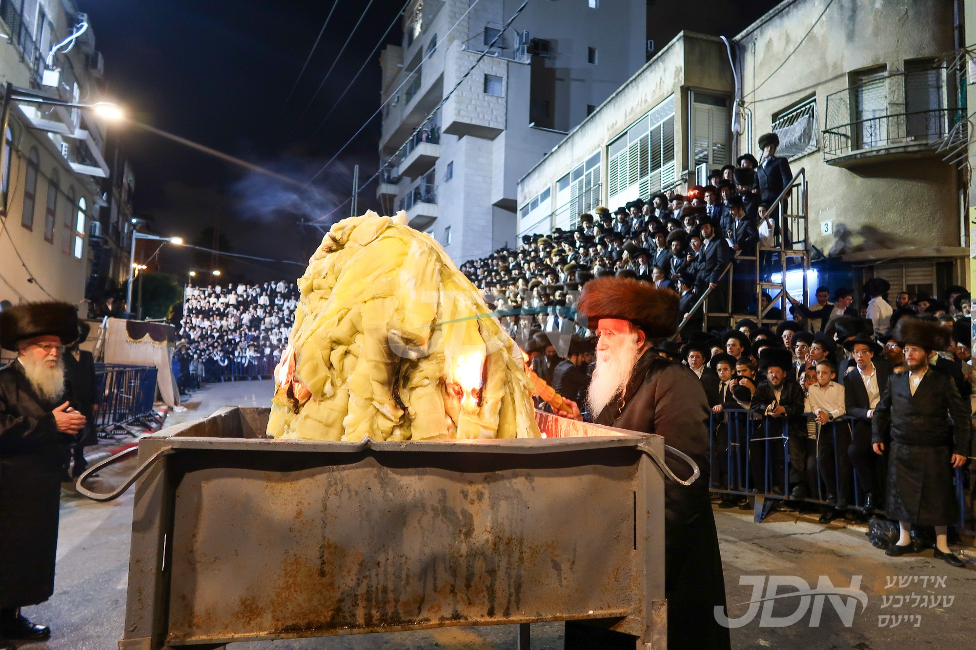 ל&quot;ג בעומר אין חצר הקודש מחנובקה בעלזא