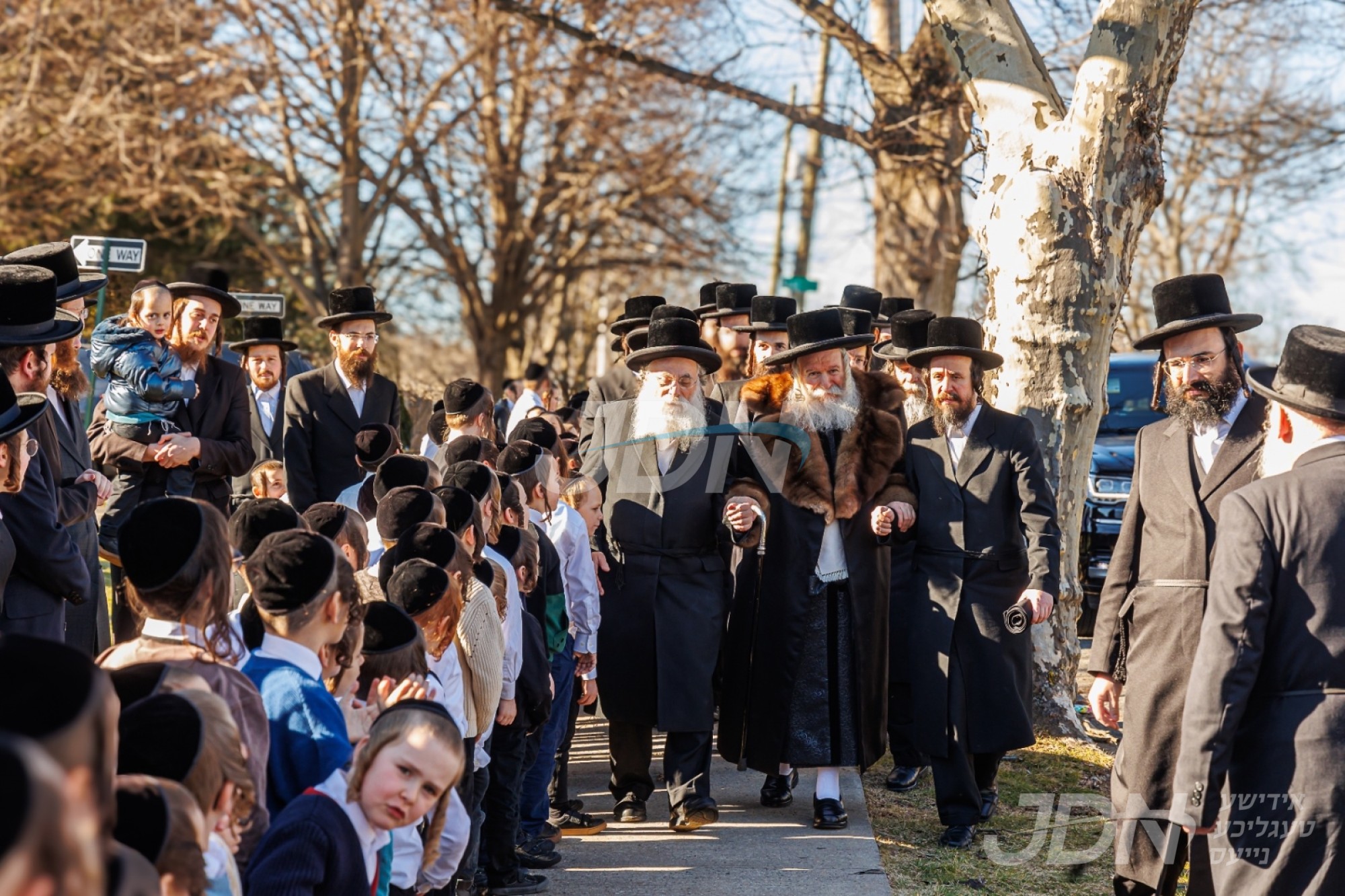 מוסדות באבוב אין לינדען ווערט אוועקגעשטעלט צום נייעם לערן יאר