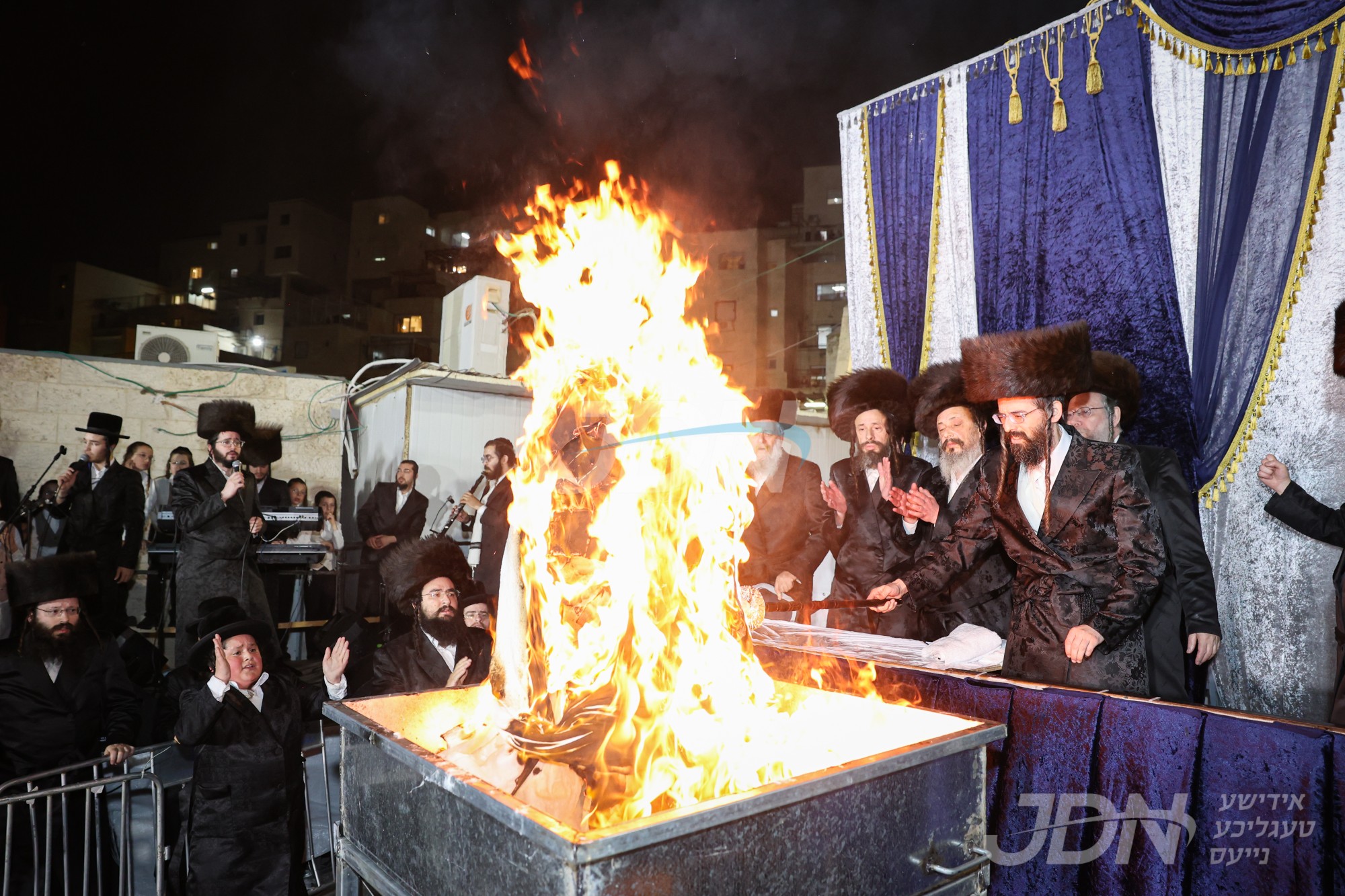 ל&quot;ג בעומר אין חצר הקודש זוועהיל