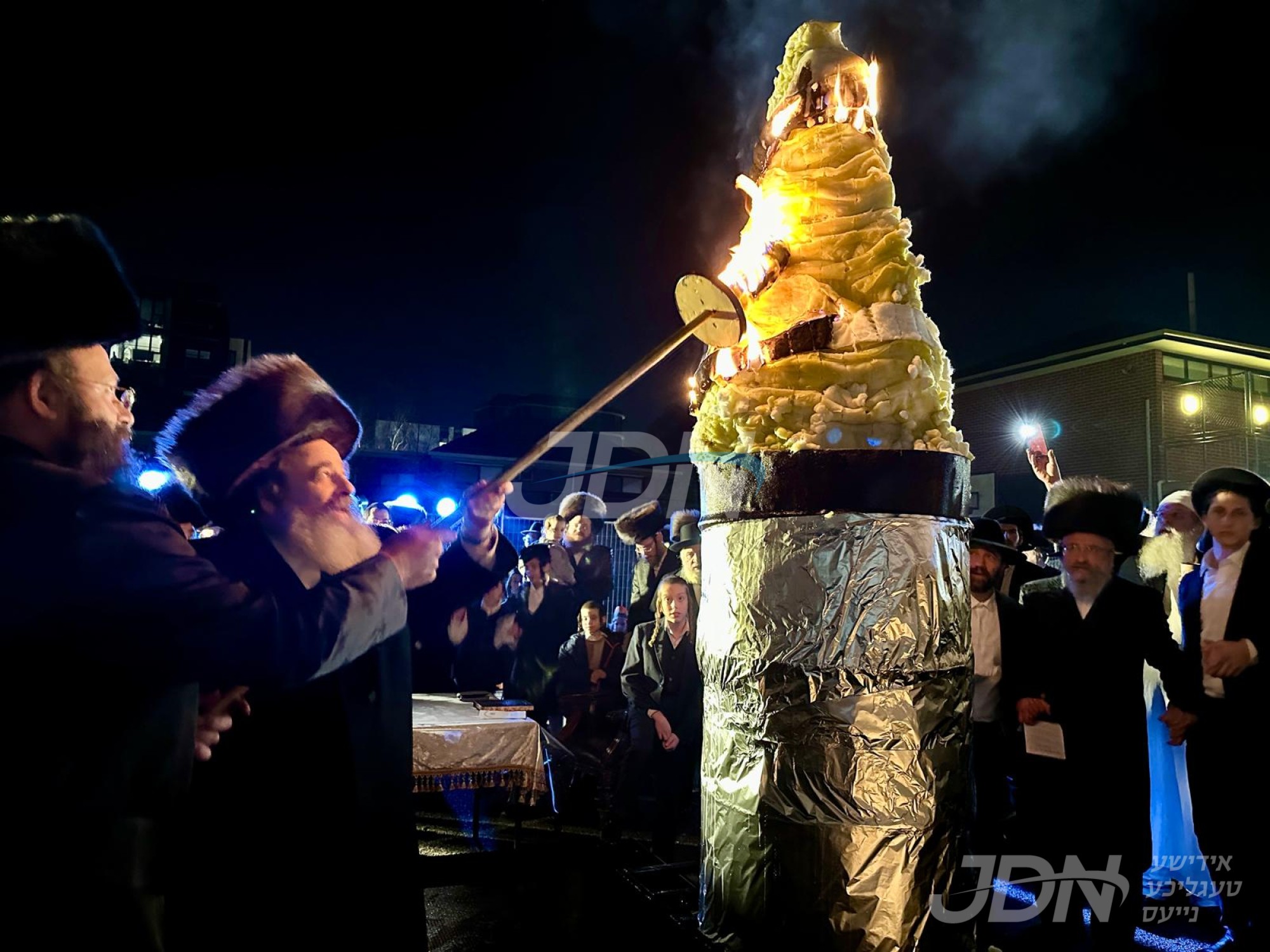 גאב&quot;ד מעלבארן ביים הדלקה ל&quot;ג בעומר