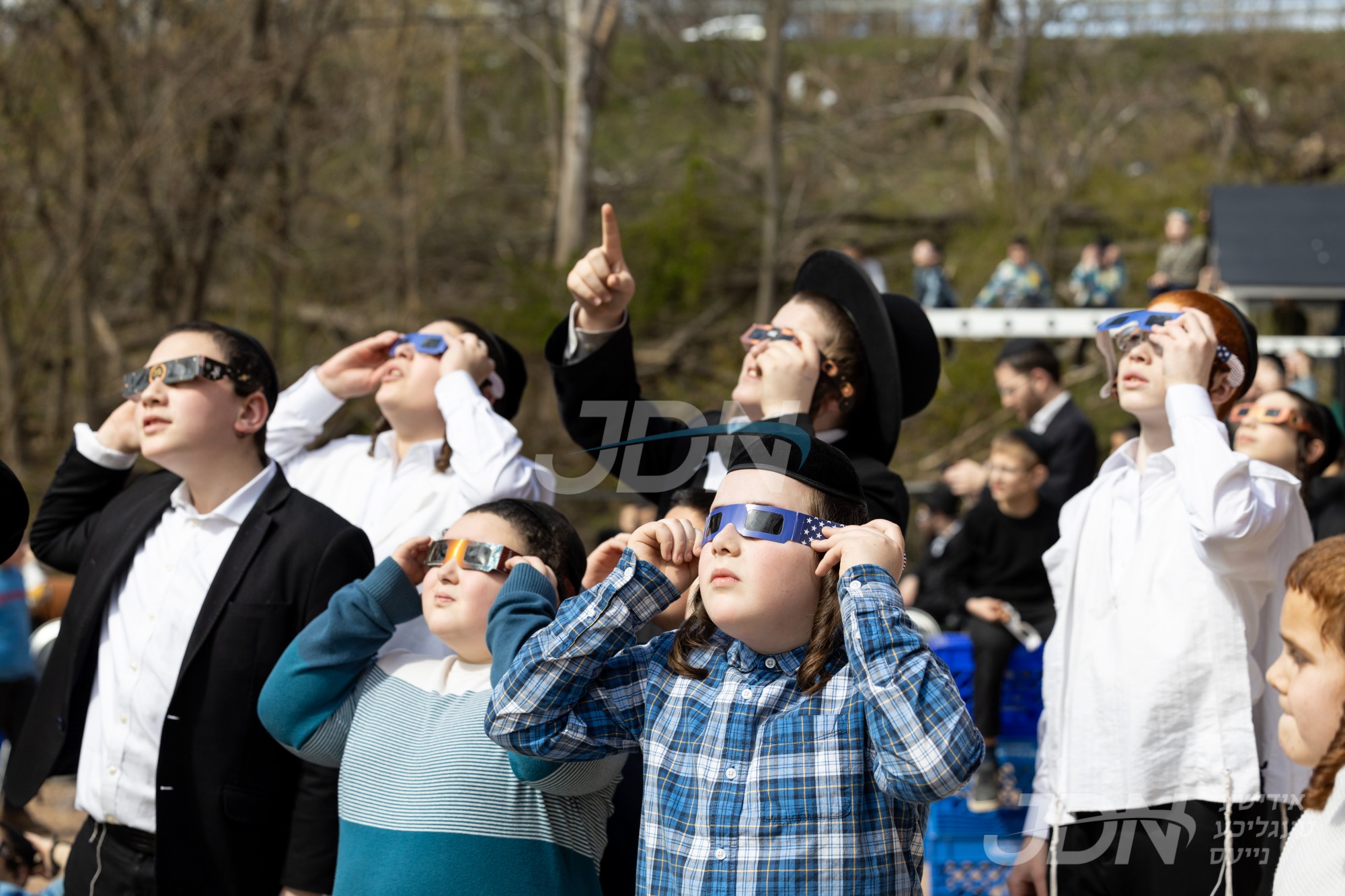 אידן אין מאנסי קוקן אויפן ליקוי חמה