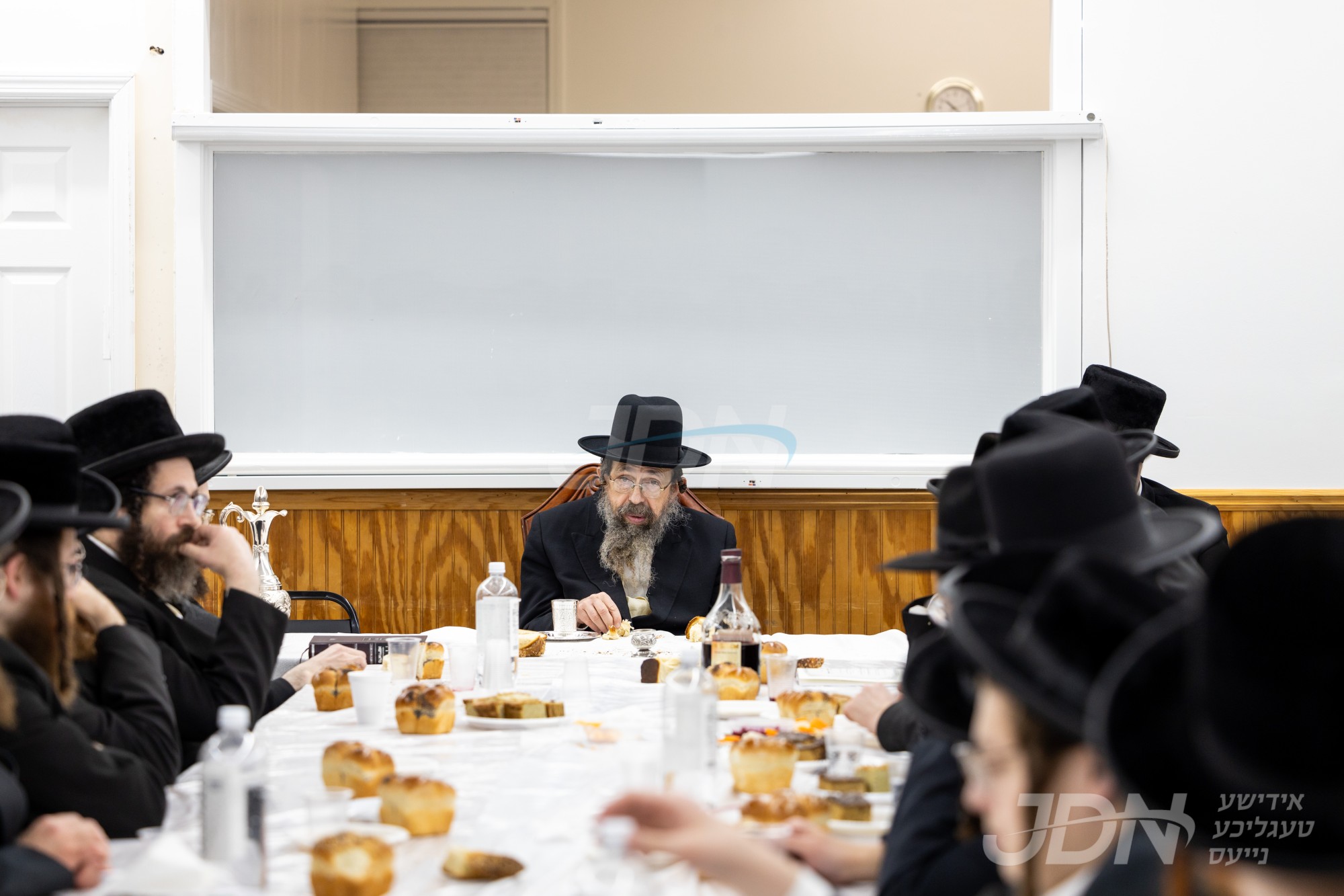 חנוכה אין חצר הקודש תולדות יהודה סטוטשין אין מאנסי