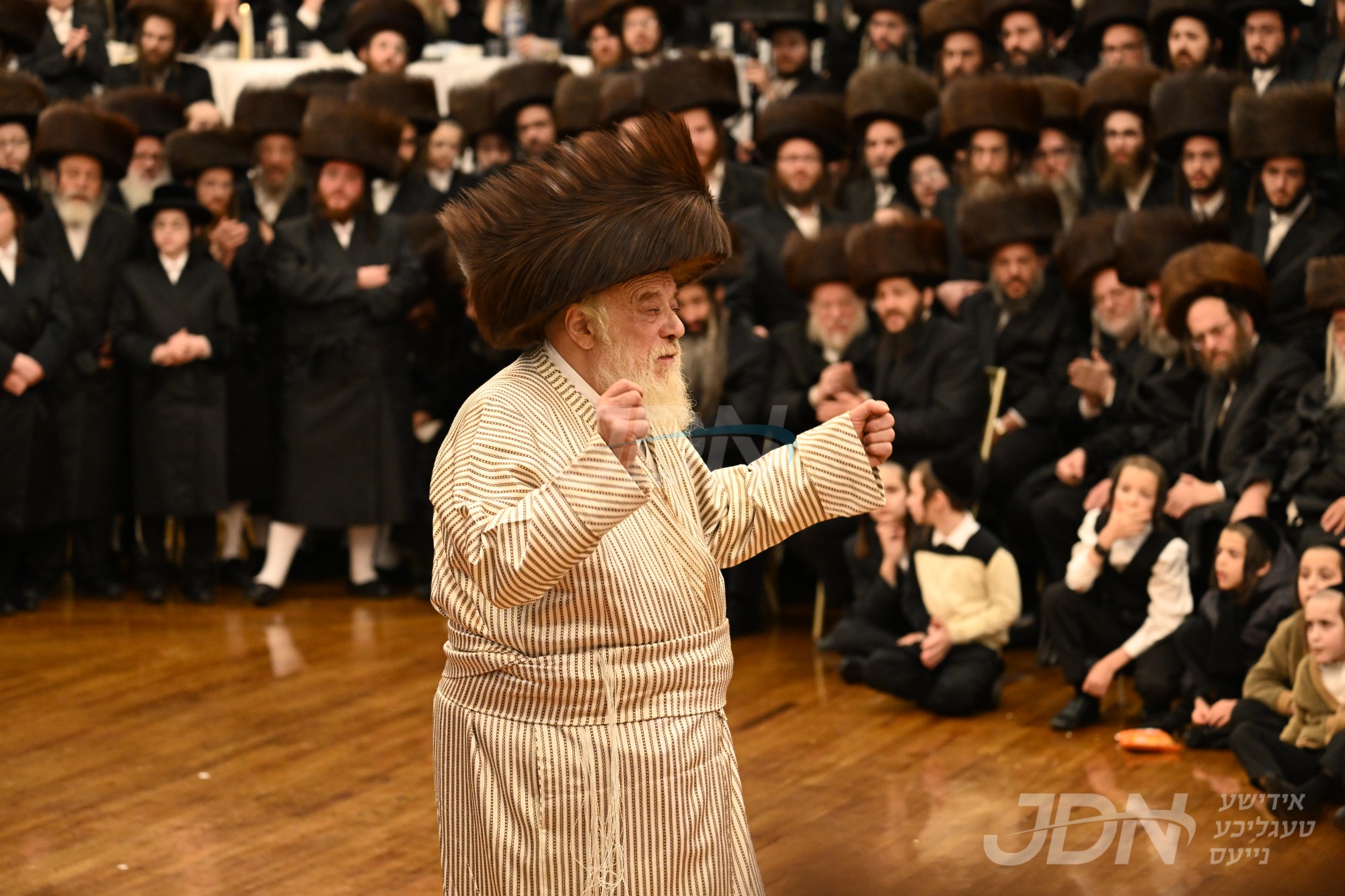 ווידעא: שמחת החתונה בבית תולדות אהרן - חוסט - דומ&quot;ץ קרית יואל