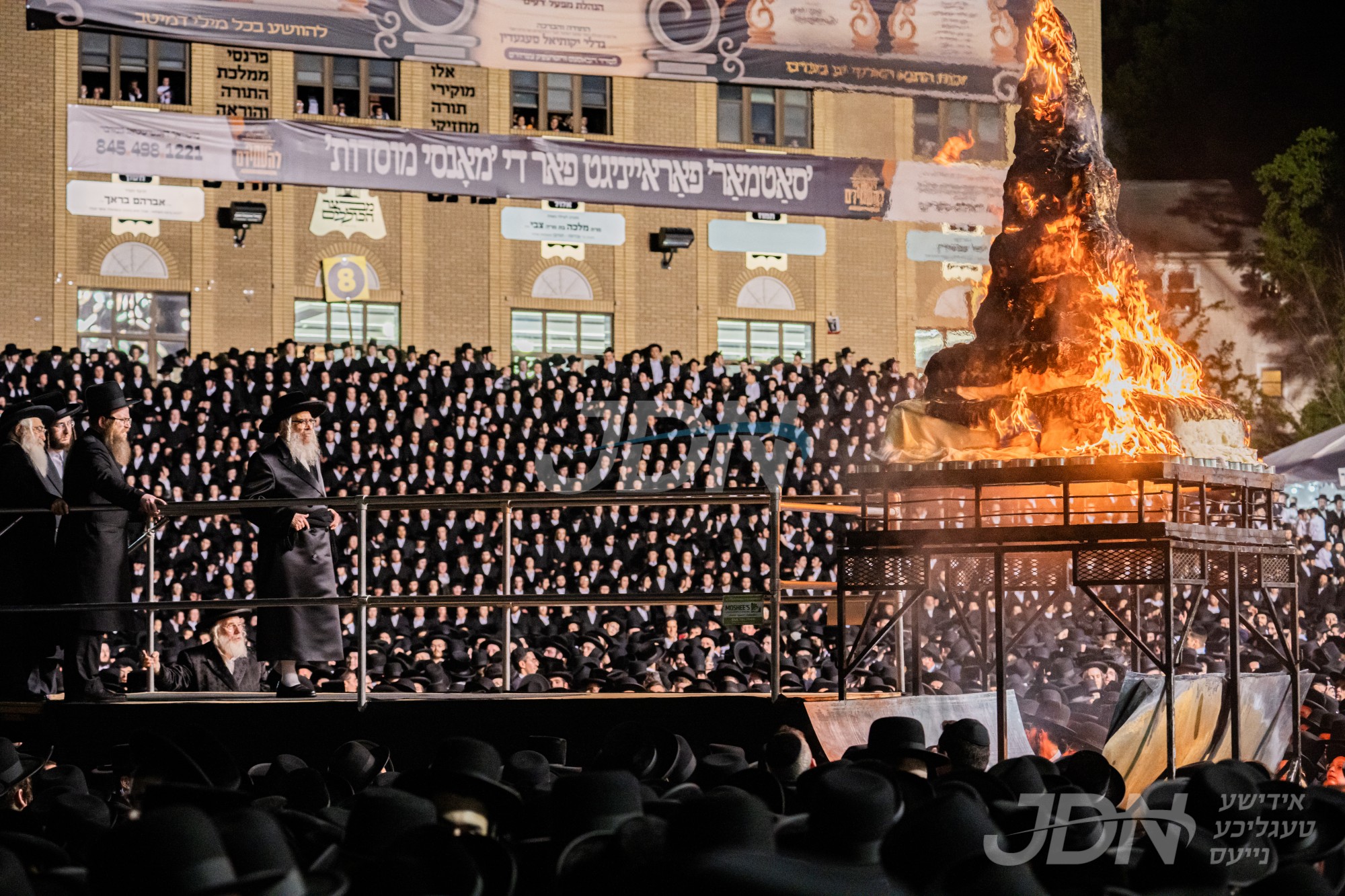 ל&quot;ג בעומר אין חצר הקודש סאטמאר