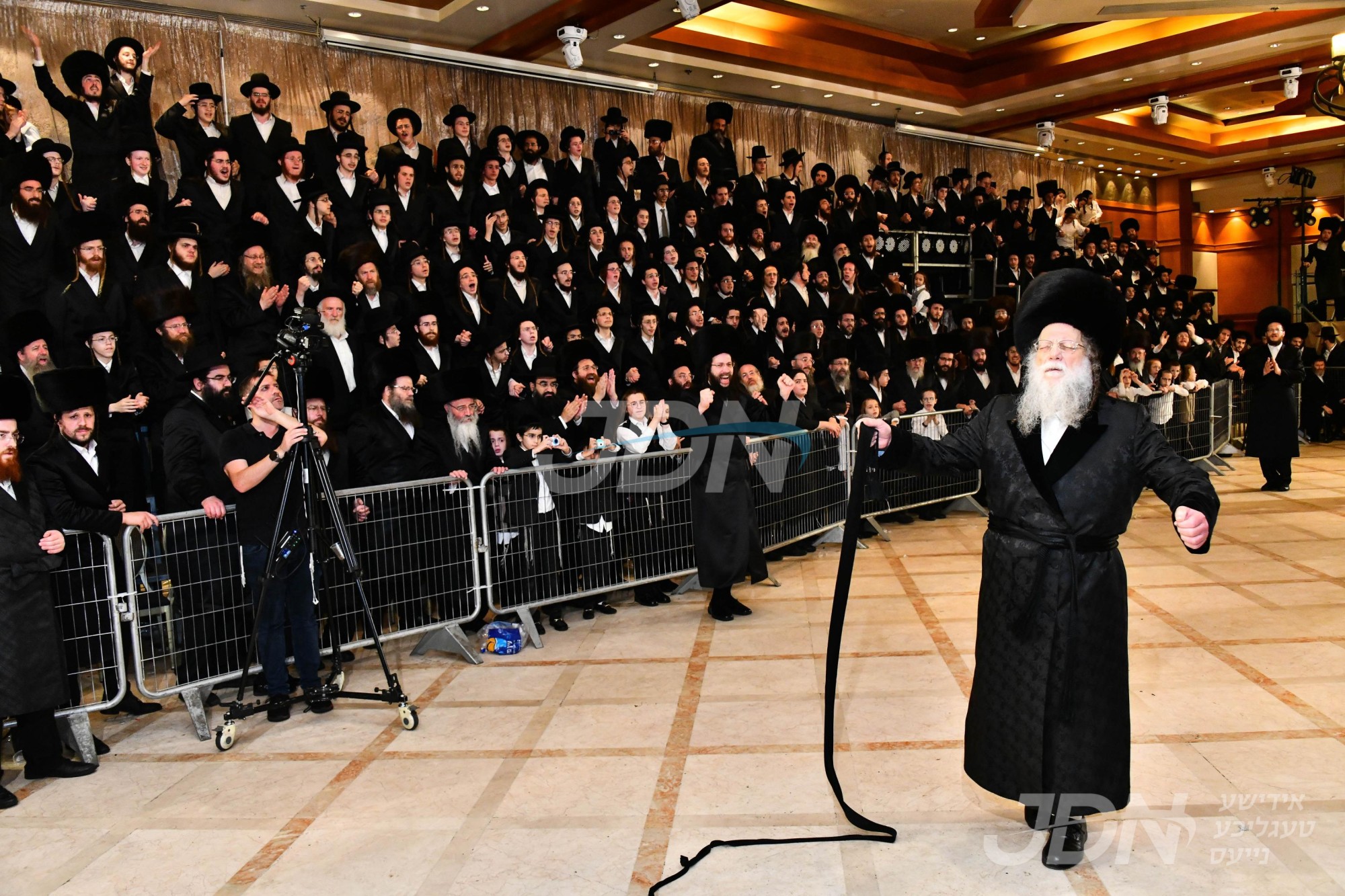 שמחת החתונה פון אן אייניקל פון האדמו&quot;ר ממאדזיץ