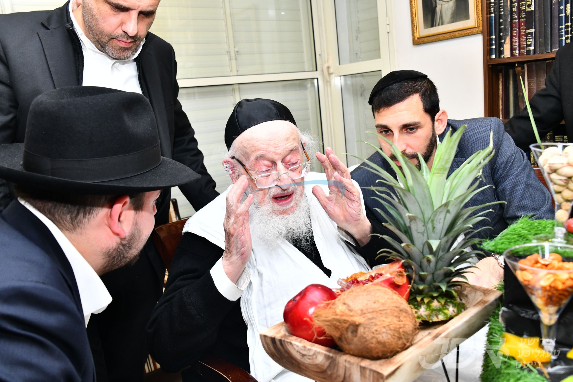 חמשה עשר בשבט ביי הגאון רבי מאיר צבי בערגמאן