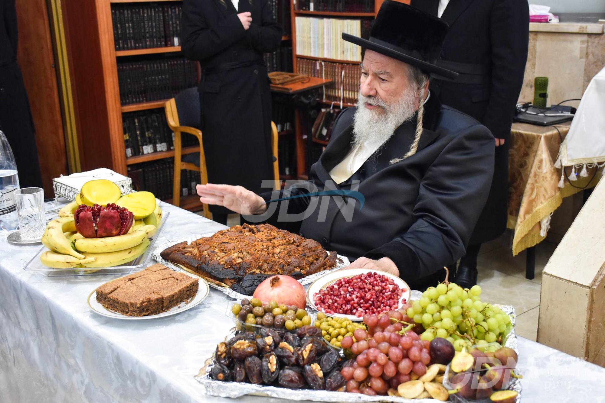 חמשה עשר בשבט אין אשלאג