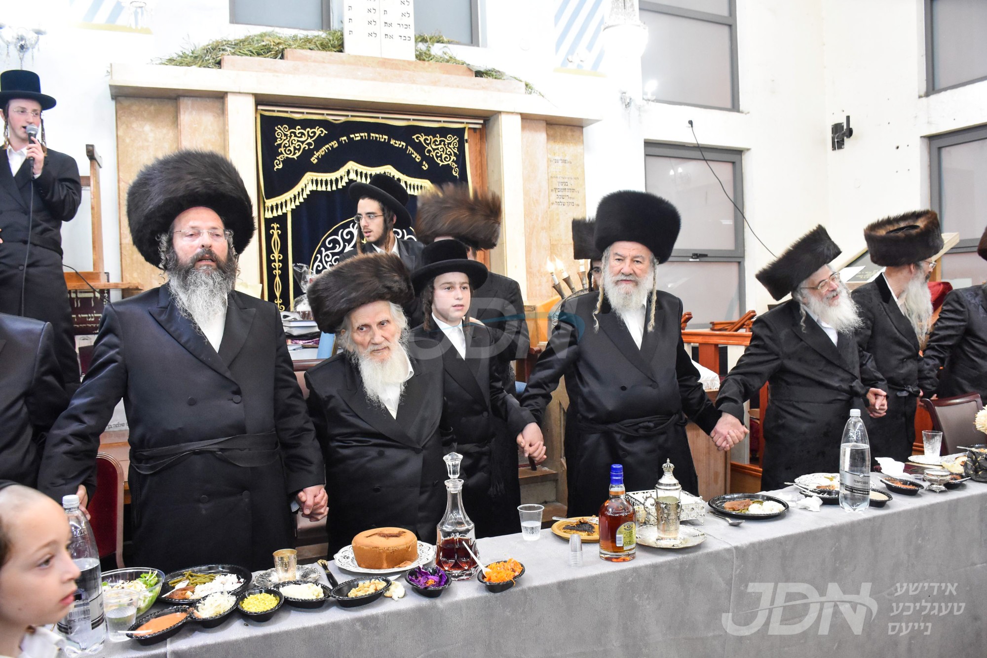 שמחת הבר מצוה פון אן אייניקל פון האדמו&quot;ר מאשלאג